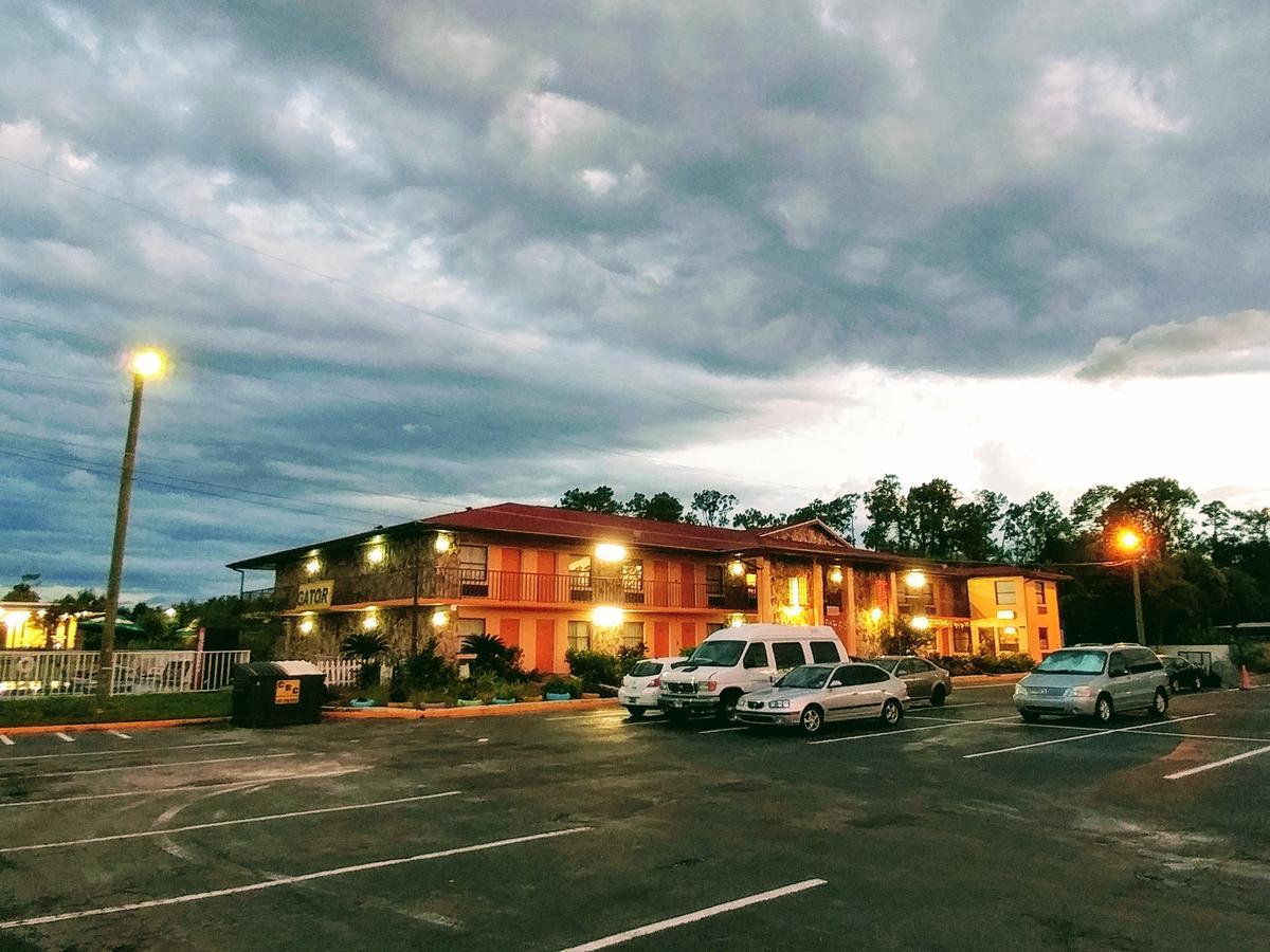 Gator Inn Kissimmee Bagian luar foto